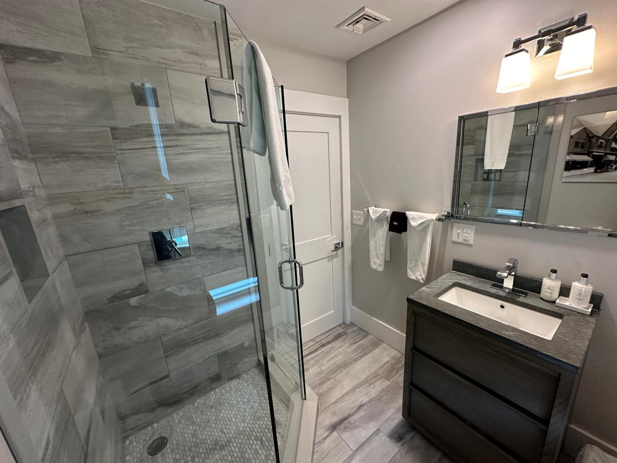 Entire Modern 7 Unit 7 Bath Boutique Inn Newport Eksteriør bilde