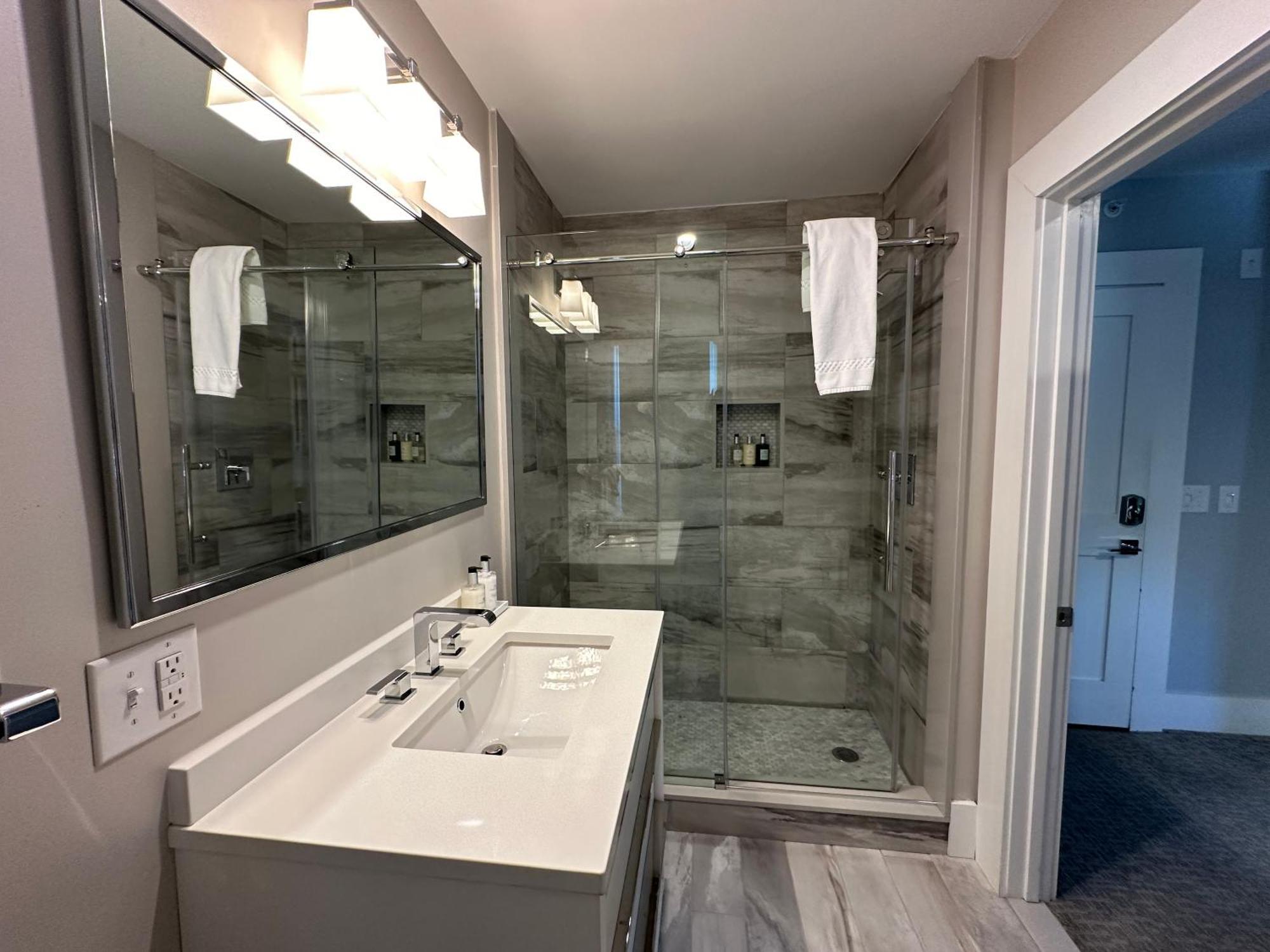 Entire Modern 7 Unit 7 Bath Boutique Inn Newport Eksteriør bilde